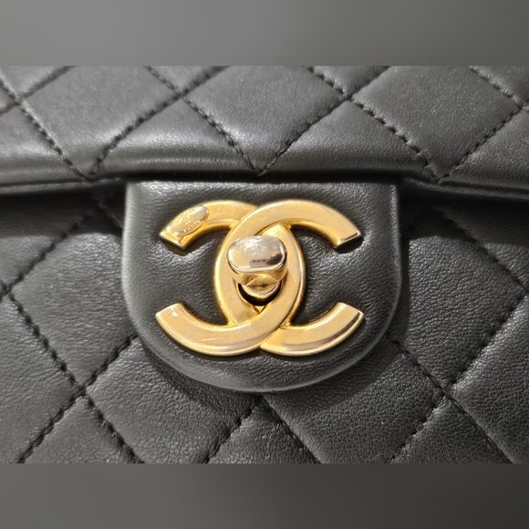 CHANEL Classic lambskin and shearling muff handbag quilted Handwarmer Chain bag - Picture 11 of 16